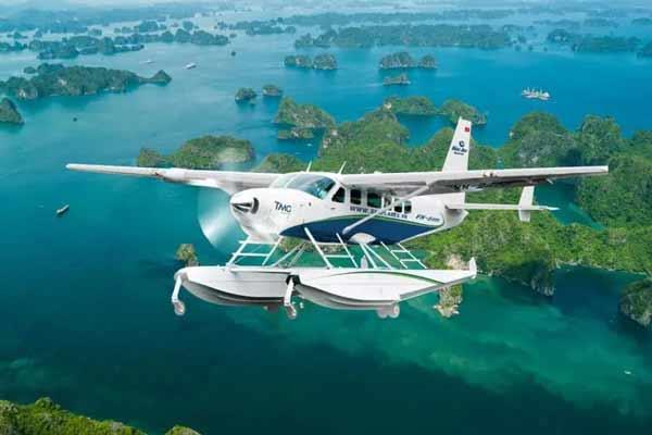 Sightseeing Flight Over Halong Bay